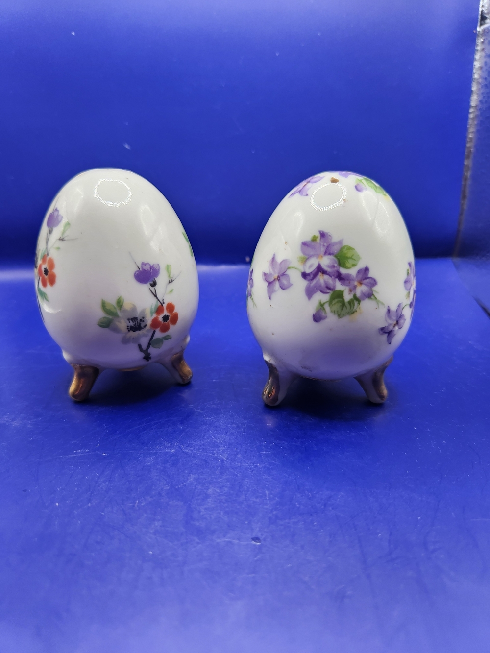 Enesco Ceramic Egg-shaped Salt & Pepper Shakers W/floral Decoration Set
